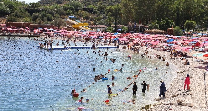 Turizm Merkezi Kaş’ın Nüfusu Bayramda Ikiye Katlandı