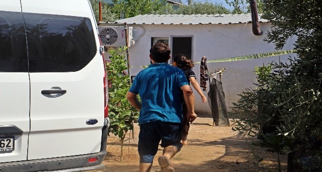 20 Yaşındaki Ablasını Boynuna Bıçak Saplayarak Öldürdü