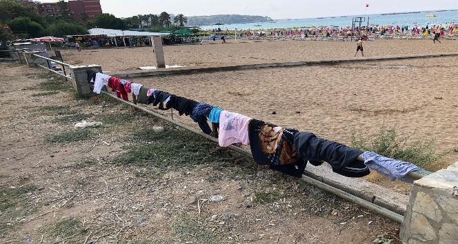 Turistik Plajlar Çadır Kente Dönüştü