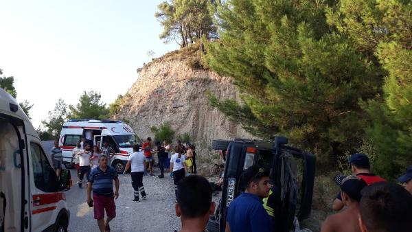 Kaş’ta safari minibüsü devrildi: 16 yaralı