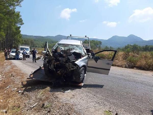 Kumluca Haberleri – Otomobil ağaca çarptı, sürücü öldü