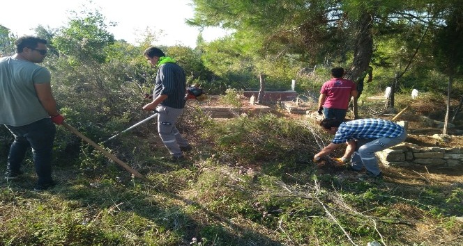 Büyükşehir’den mezarlıklara kapsamlı bakım