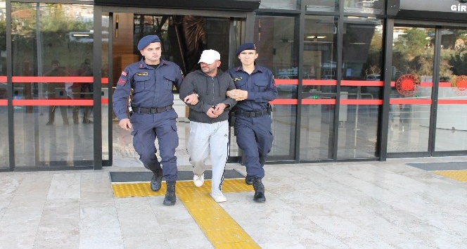 Alanya’da 4 yıl 8 ay hapis cezasıyla aranan cezaevi firarisi yakalandı