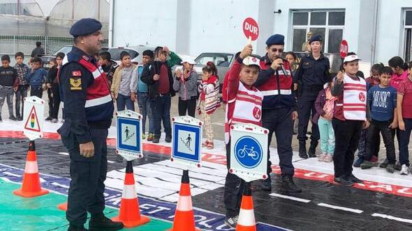 Öğrencilere uygulamalı trafik eğitimi