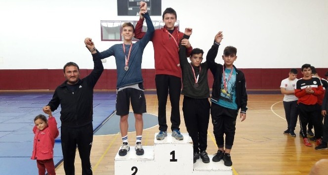 Kepez 3 sporcusuyla şampiyon oldu