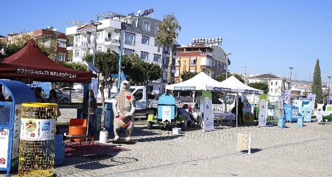 Döşemealtı Belediyesi’nden örnek geri dönüşüm standı