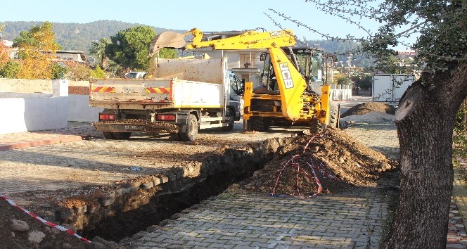 Kemer Göynük’te kanalizasyon çalışması