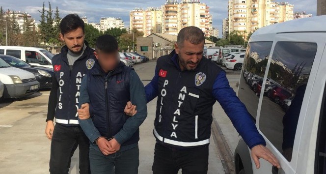 Yaşlı kadına kabusu yaşatan kapkaççılar yakalandı