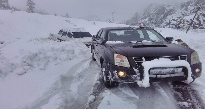 Antalya’da kar yağışı nedeniyle kapanan yollar açılıyor