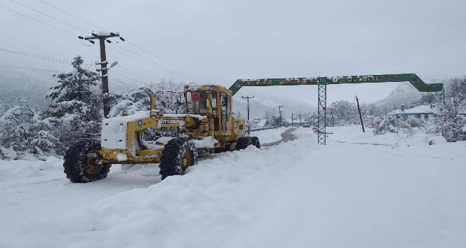 Akseki ve Elmalı’da kapanan mahalle yolları açıldı