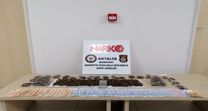 Antalya’da iki ayrı evde uyuşturucu baskını