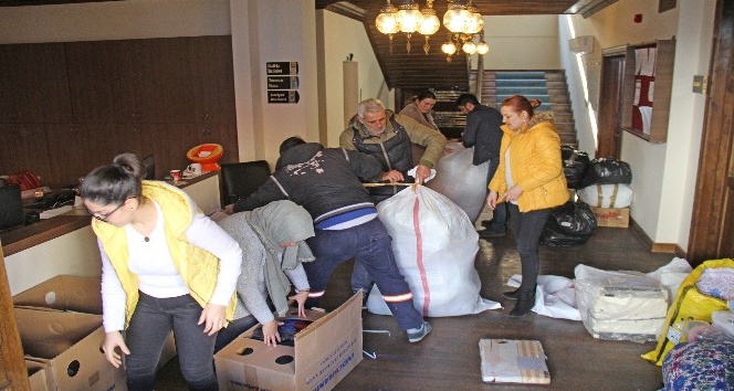 Finikeliler deprem için yardıma koştu