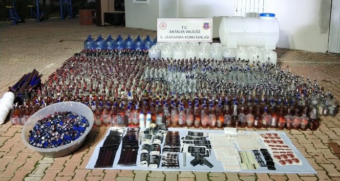 Antalya’da jandarmadan kaçak içki operasyonu