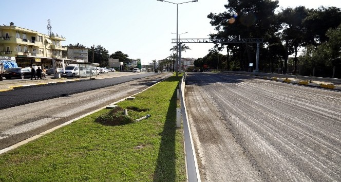 Manavgat Belediyesinden kaldırım ve asfalt atağı