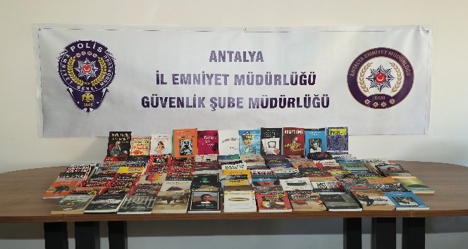 Antalya’da bandrolsüz kitap operasyonu