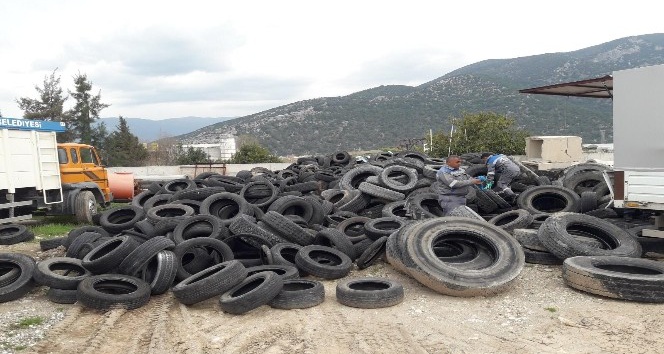 Finike’de atık lastikler geri dönüşüme kazandırıldı