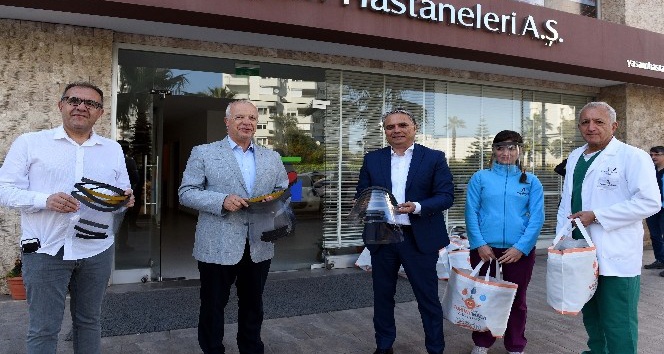 Muratpaşa seri üretime geçti siperlikli maske talebi 10 bini buldu
