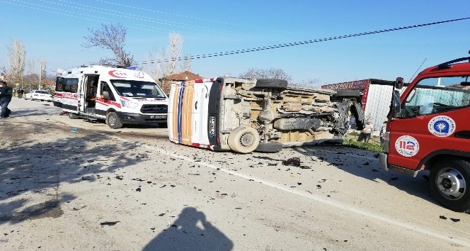 Antalya’da trafik kazası:2 yaralı