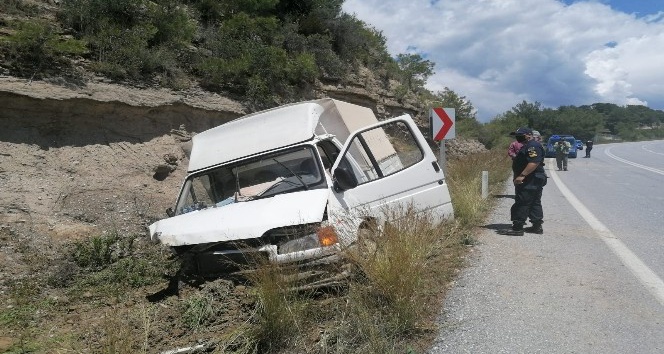 Antalya’da kamyonet kazası: 1 yaralı