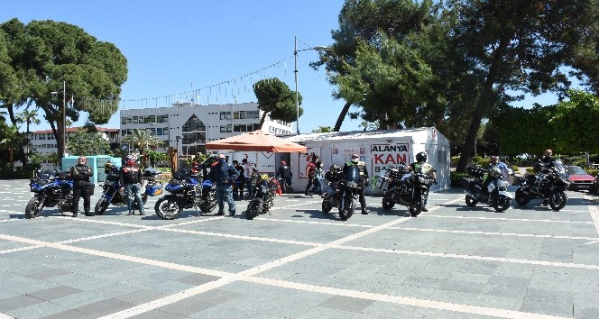 Motosiklet tutkunları Kızılay’a umut oldu