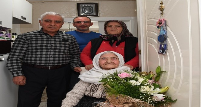 Antalya’da 104 yaşındaki Mavize anneye Anneler Günü sürprizi