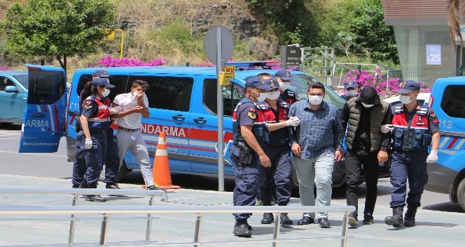Antalya’da 12 ayrı yayla evinden hırsızlığa 2 tutuklama