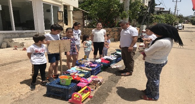 Öğrencilerden kimsesiz çocuklara yardım