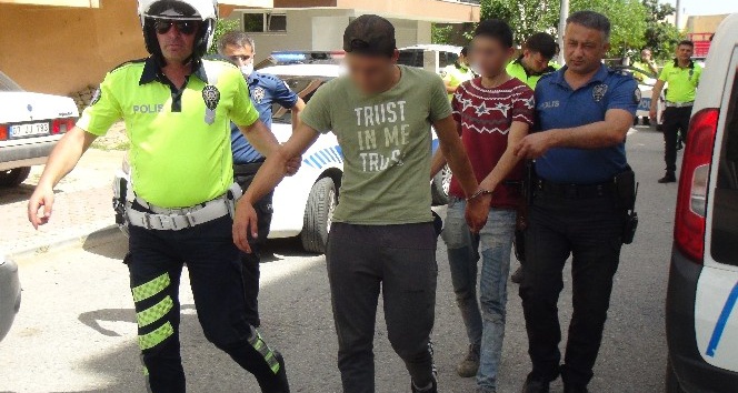 Polisin dur ihtarına uymadı, drift attığı aracı bırakıp kaçmaya kalktı