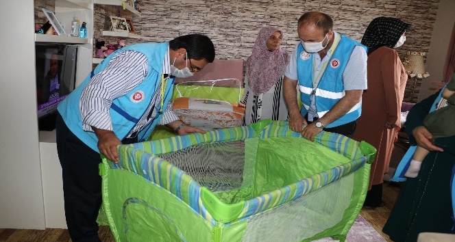 Pandemi döneminde yeni doğum yapan annelere bebek seti