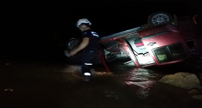 Alanya’da kamyonet köprüden çaya uçtu: 1 ölü