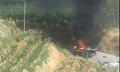 Antalya’da otomobil alev alev yandı