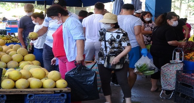 Yasak sonrası Antalya semt pazarlarında yoğunluk