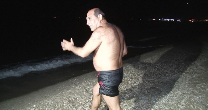 Yasağın kalkmasından dakikalar sonra denize girdiler