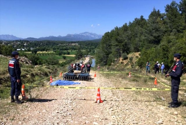 Antalya’da iki ayrı traktör kazasında biri çocuk iki kişi öldü