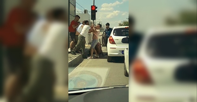 Antalya’da trafikte tekme tokatlı kavga