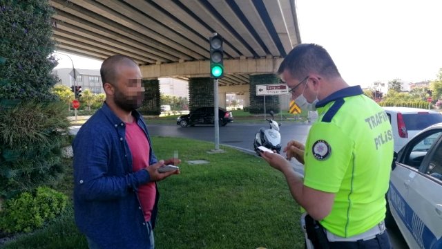 Yasağı delip trafik kazasına karıştı, “Basın mensubuyum” dedi