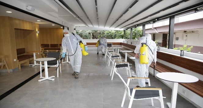 Büyükşehir kafe ve restoranları dezenfekte ediyor