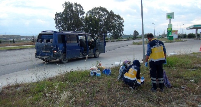 Tarım işçilerini taşıyan minibüse otomobil çarptı: 5 yaralı