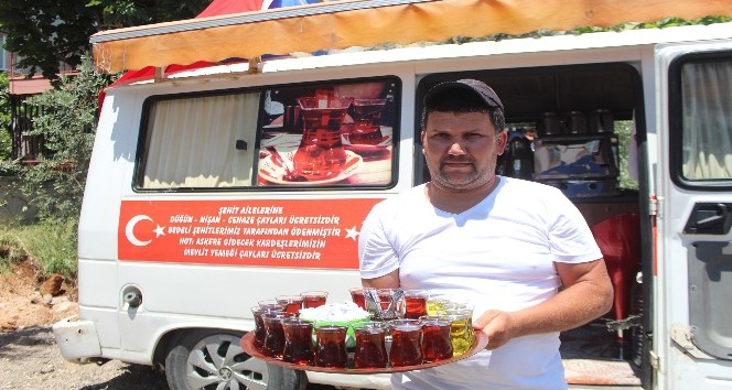 Şehit cenazelerinde yaptığını gören ‘Seni kim gönderdi? Bir dernek üyesi misin?’ diye soruyor