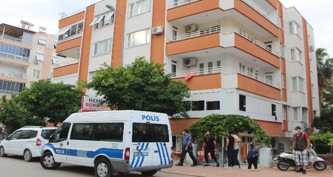 Emlakçı evinde vurulmuş halde bulundu, yakınları gözyaşına boğuldu