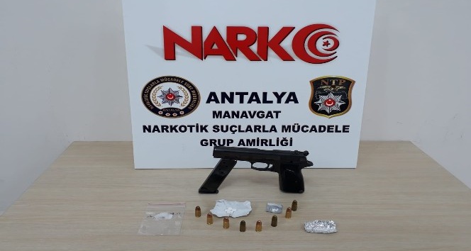 Antalya’da şüpheli araçtan uyuşturucu ve silah çıktı