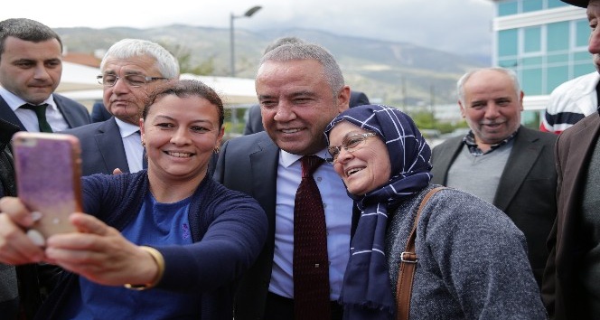 Başkan Böcek anketten en başarılı ikinci başkan çıktı