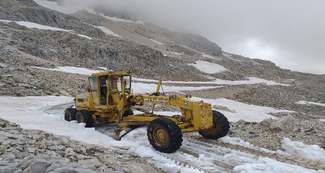 Antalya’nın yayla yollarında kar temizliği