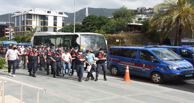 Antalya’da uyuşturucu çetesine 7 tutuklama