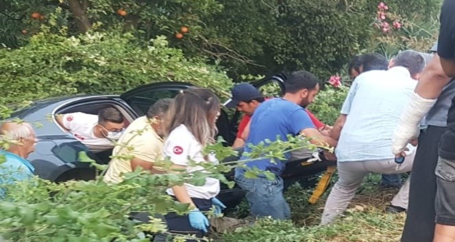 Alanya’da otomobil bahçeye uçtu: 1 yaralı