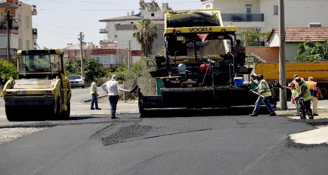 İki komşu mahalleye 8 bin 500 ton asfalt