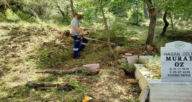 Mezarlıklarda temizleme çalışmaları