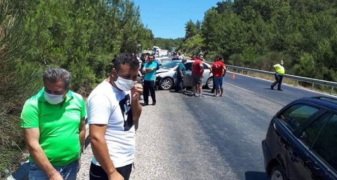 Antalya’da trafik kazası: 3 yaralı