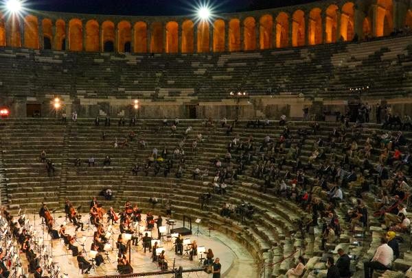 Aspendos Antik Tiyatro’da büyükelçilere konser