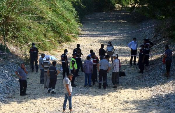 Traktör dere yatağına yuvarlandı; sürücü öldü, yeğeni ağır yaralı